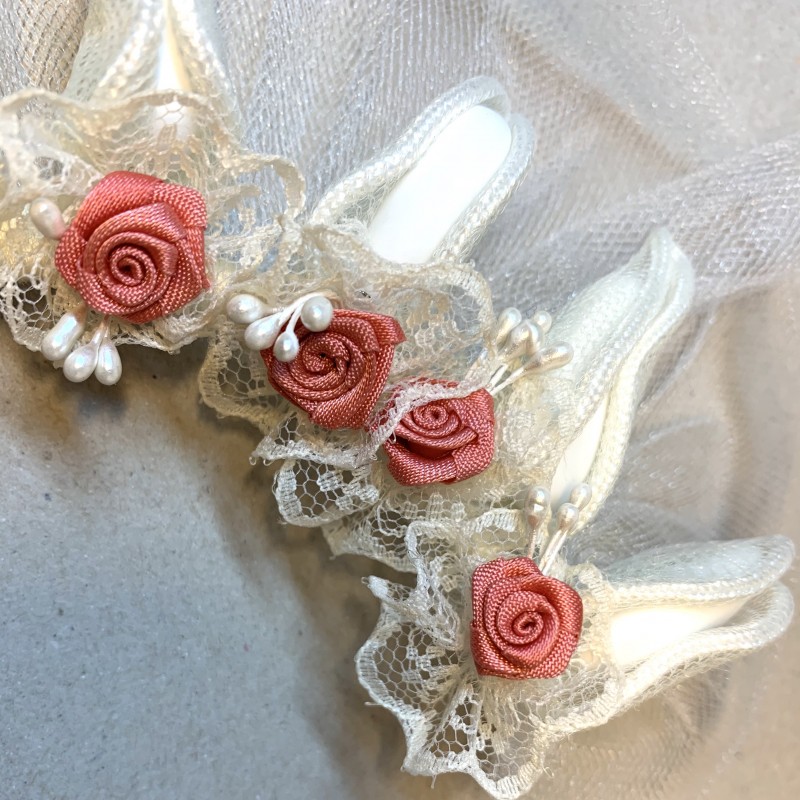 éVantail de mini roses et dragées