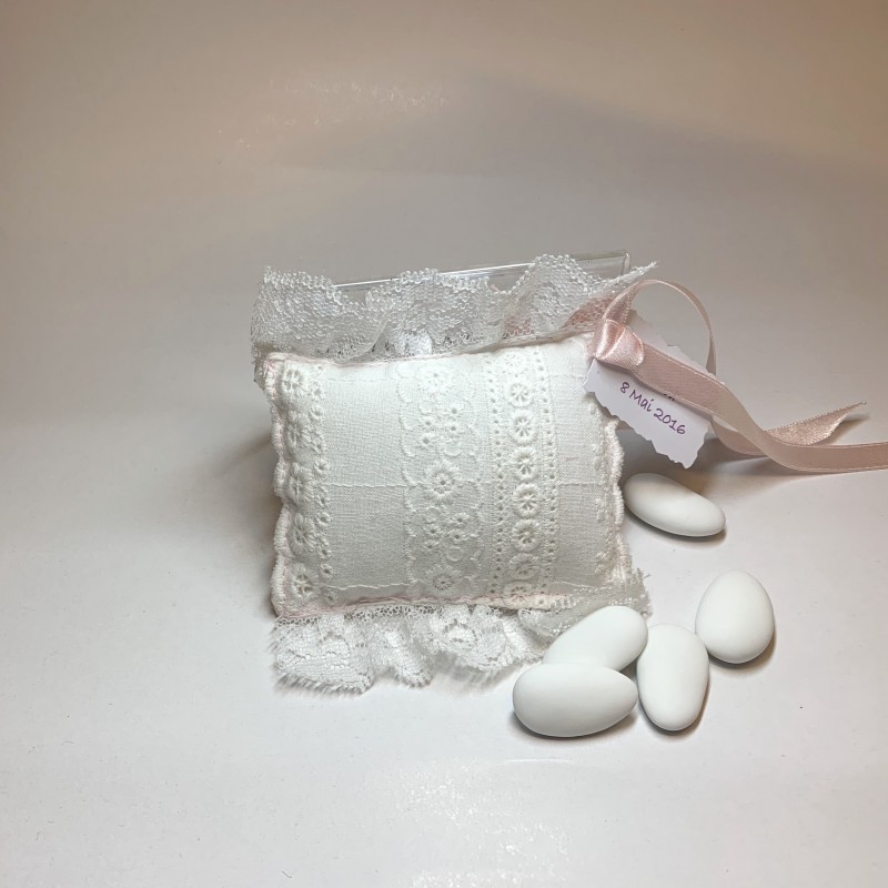 Mini oreiller broderie anglaise