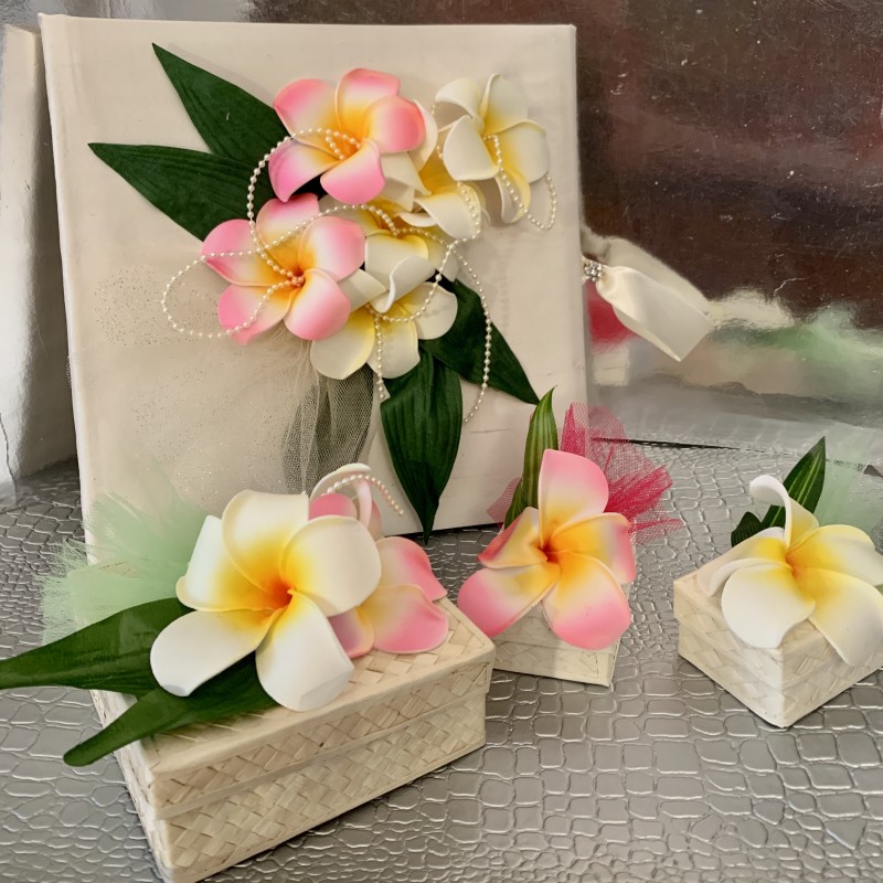 Livre d'or theme plumeria  fleur