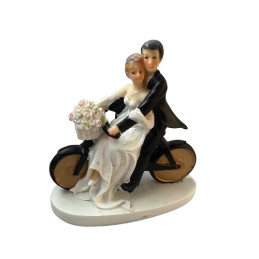 Subject wedding couple en bike