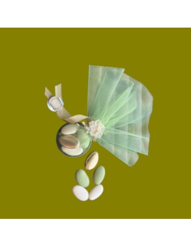 Anneau doré avec dragées vert sauge et blanches pour mariage