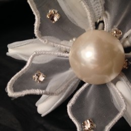 Mega pearl  et strass sur fleur