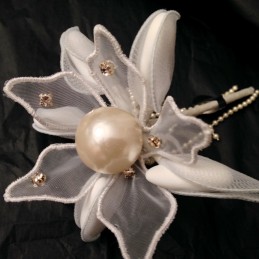 Mega pearl  et strass sur fleur