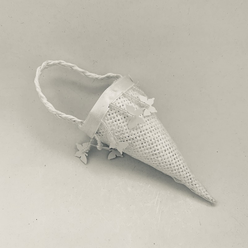 Cone Raphia ivoire entouré de papillons