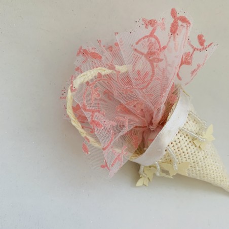 Cone Raphia ivoire entouré de papillons